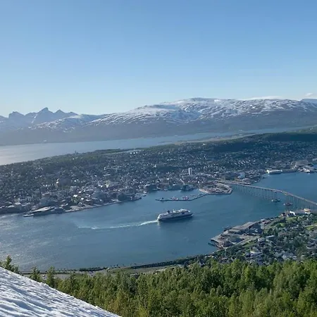 Charming Steps From Center Daire