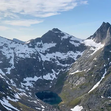 Charming Steps From Center Daire *